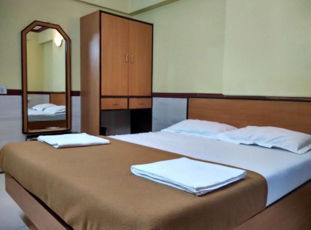 Girija Payyade Hotel กาลยัน ภายนอก รูปภาพ