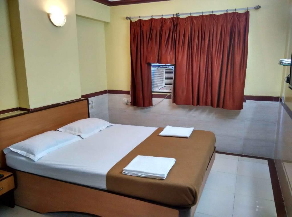 Girija Payyade Hotel กาลยัน ภายนอก รูปภาพ