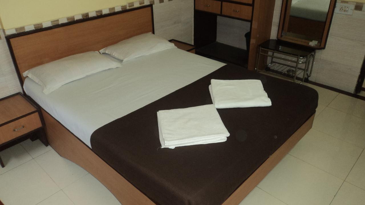 Girija Payyade Hotel กาลยัน ภายนอก รูปภาพ