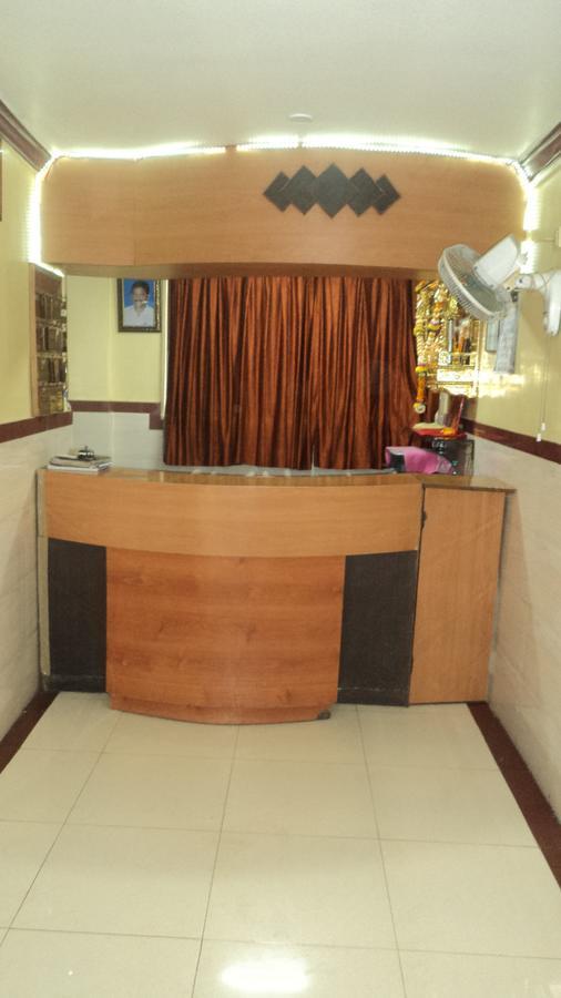 Girija Payyade Hotel กาลยัน ภายนอก รูปภาพ