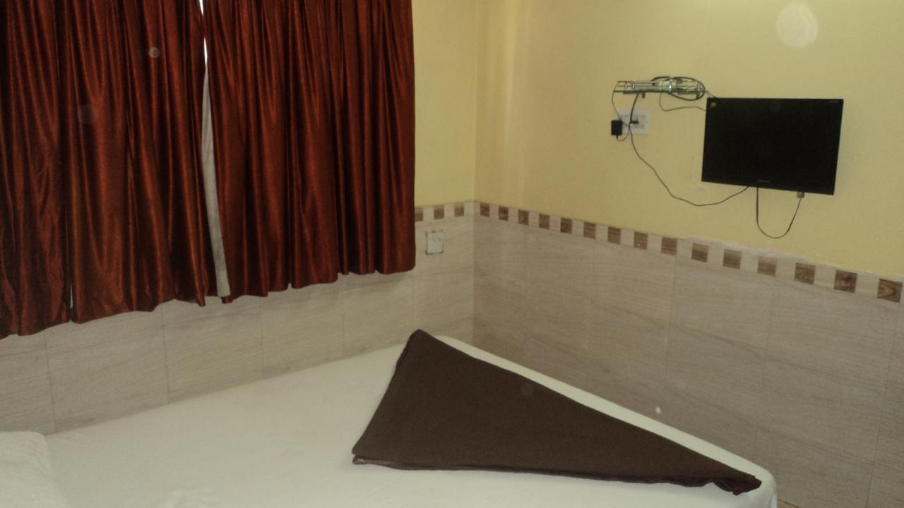 Girija Payyade Hotel กาลยัน ภายนอก รูปภาพ