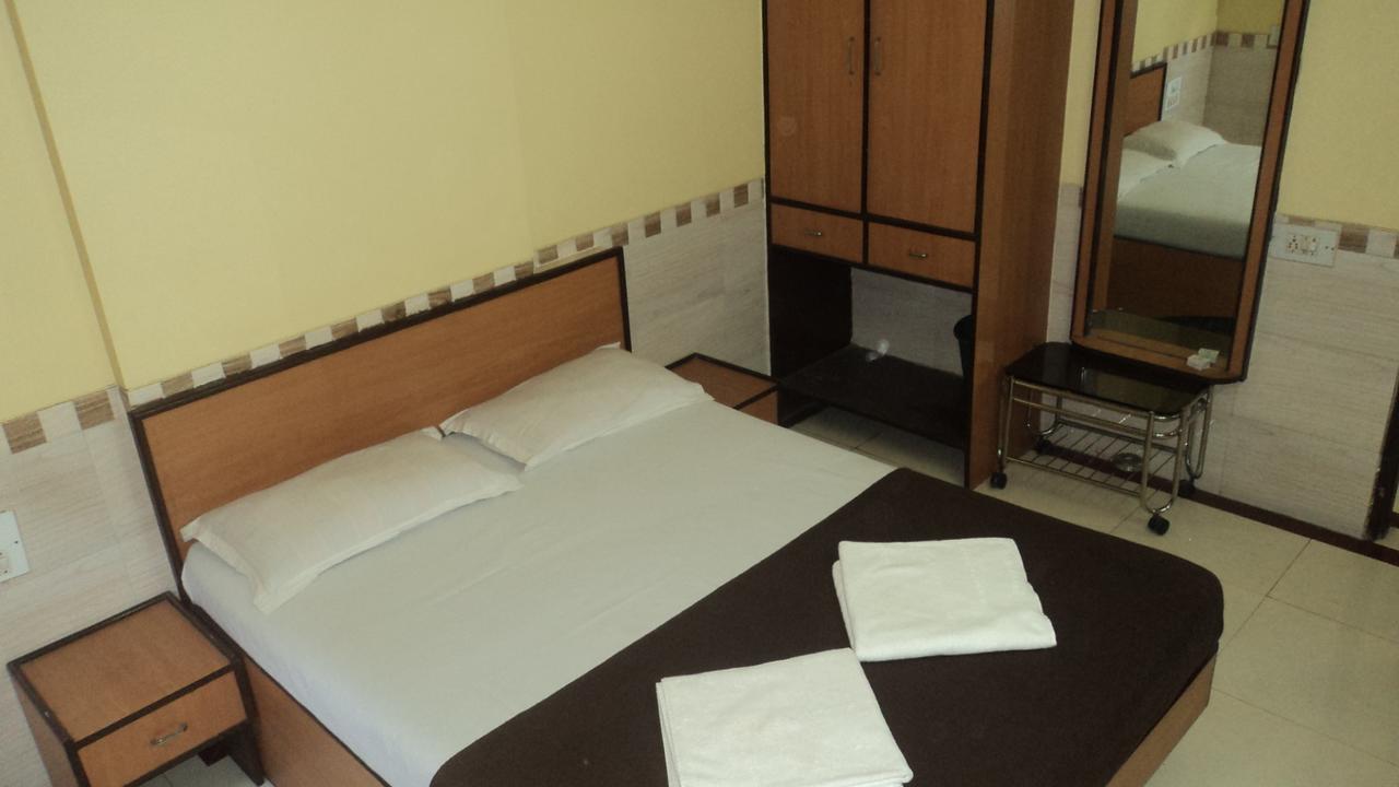 Girija Payyade Hotel กาลยัน ภายนอก รูปภาพ