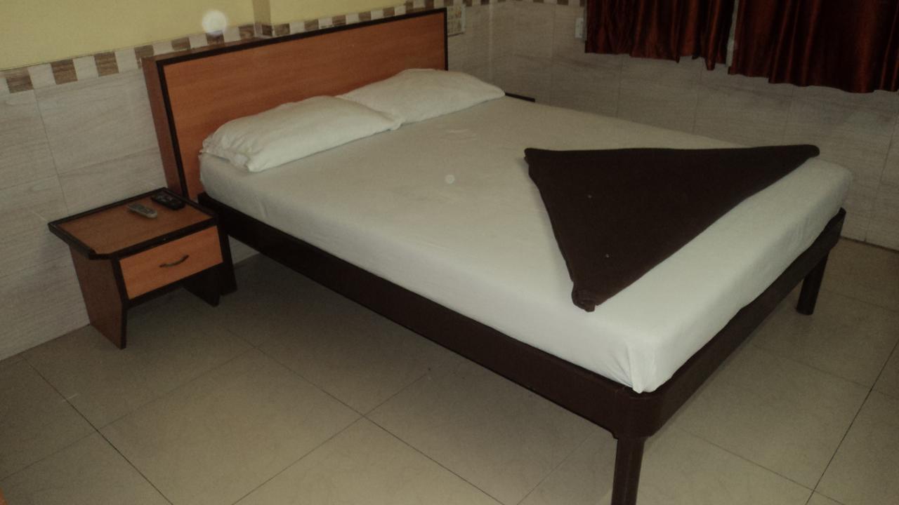 Girija Payyade Hotel กาลยัน ภายนอก รูปภาพ