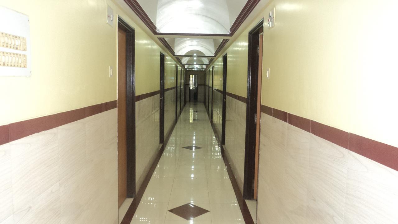 Girija Payyade Hotel กาลยัน ภายนอก รูปภาพ